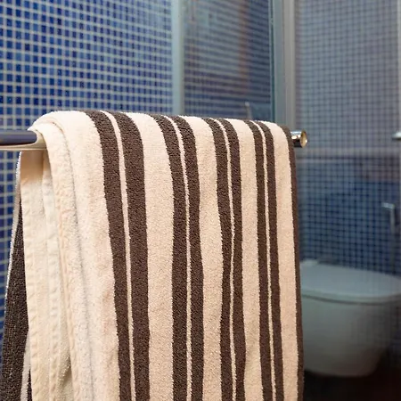 Home In Lisbon Balcony Apartment *